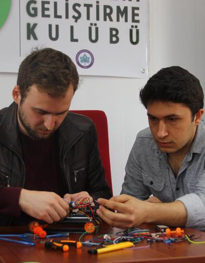 Türkiyeye satılmayan robotu üniversite kulübü 600 liraya üretti