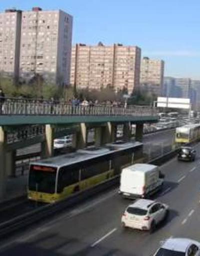 Yenibosna’da metrelerce metrobüs kuyruğu oluştu