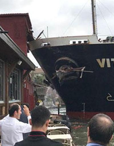 Son dakika... İstanbul Boğazında gemi yalıya çarptı