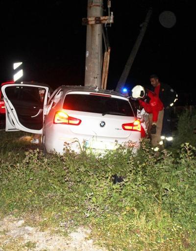 Ayvalıkta korkunç kaza: Beton direğe çarpan araçta 3 genç öldü