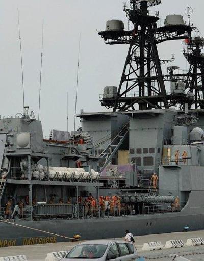 Rus savaş gemileri üsleri terk etti Açık denizde savaş konumu aldı...