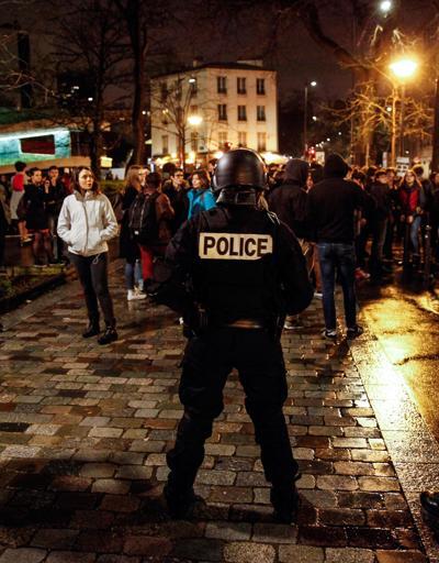 Pariste eğitim reformunu protesto eden öğrencilere polis baskını
