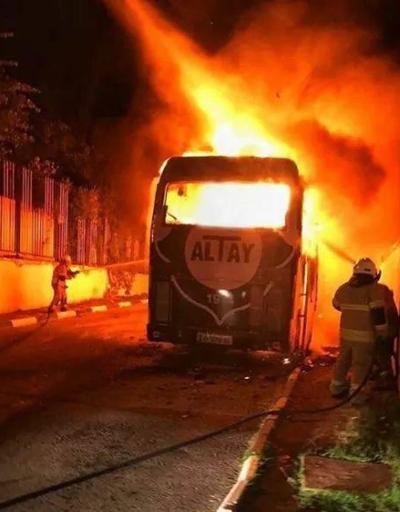 Altayın takım otobüsü alev alev yandı