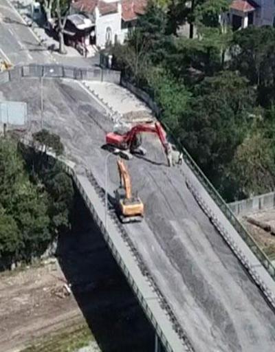 Tıbbiye Caddesindeki kapatılan köprü yıkılıyor