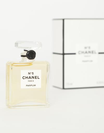 Dünyanın en tanınmış kadın parfümü “Chanel No.5” tarih mi oluyor