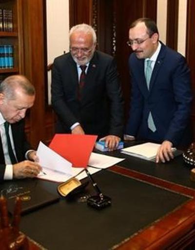Cumhurbaşkanı Erdoğan imzayı atıp Twitterda paylaştı