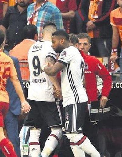 Beşiktaşa iki darbe birden: Pepe ve Negredo sezonu kapattı