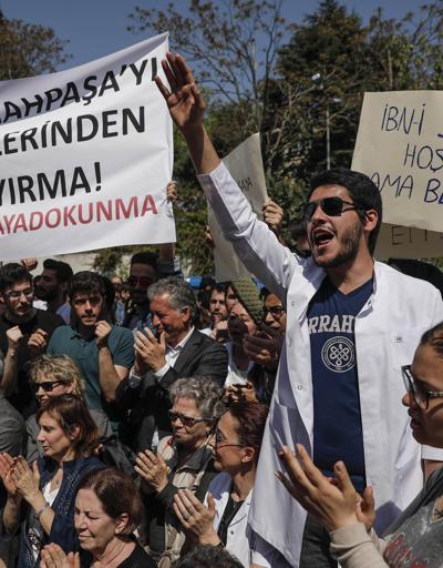 İstanbul Üniversitesinde bölünme protestosu