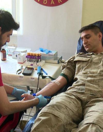 Askerler Kızılaya kan bağışı yaptı