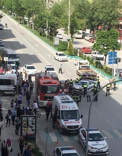 Bakan Eroğlunun konvoyunda korkutan kaza: 1 öğrenci ve 2 polis yaralı