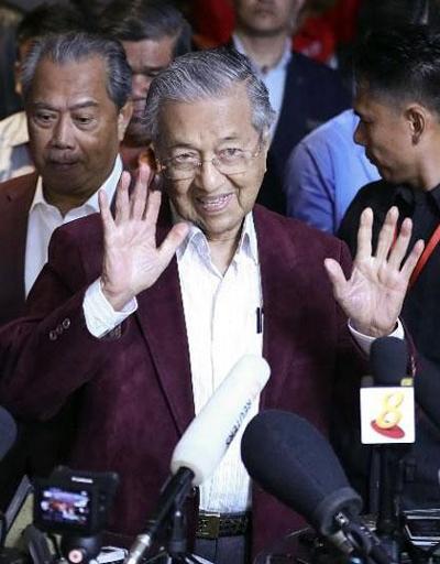 Malezyada 60 yıllık iktidar sona erdi: Mahatır Muhammed 92 yaşında başbakan oldu