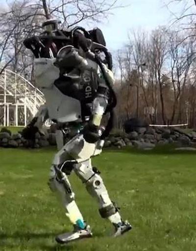 Boston Dynamicsin Atlası ısınma koşusunda