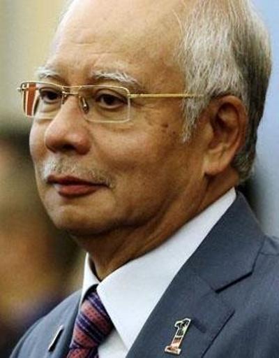 Malezyada polis eski Başbakan Necipin evinde arama yaptı