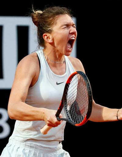 Sharapovayı eleyen Simona Halep finalde
