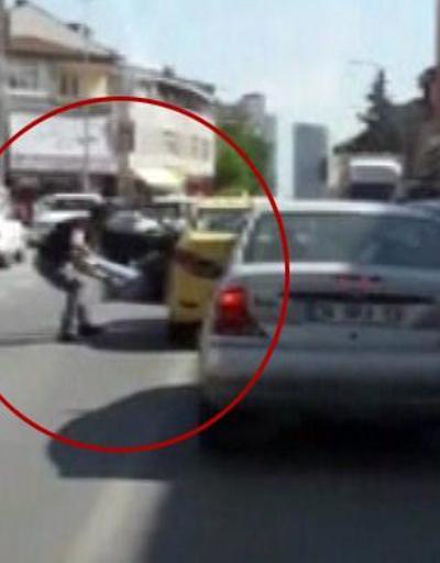 Taksici dehşeti Kadın yolcuyu bacağından tutup dışarı attı