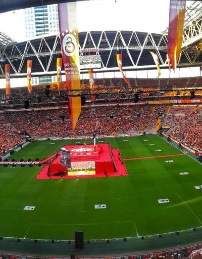 Galatasaray tribünde de rakiplerini geçti