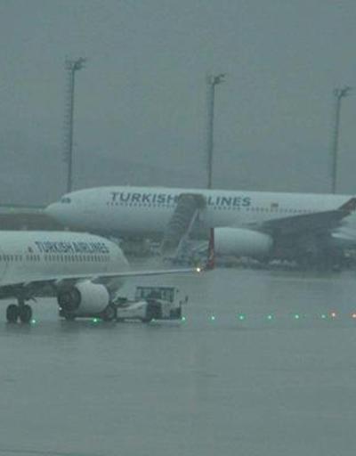 Uçaklar Atatürk Havalimanına CB bulutları nedeniyle inemiyor