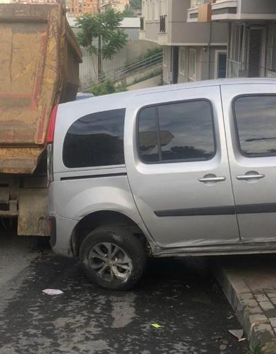 Hafriyat kamyonu dehşet saçtı: 11 araca ve 1 kadına çarpıp kaçtı