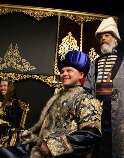 Antalyada padişahların mum heykel müzesi açıldı
