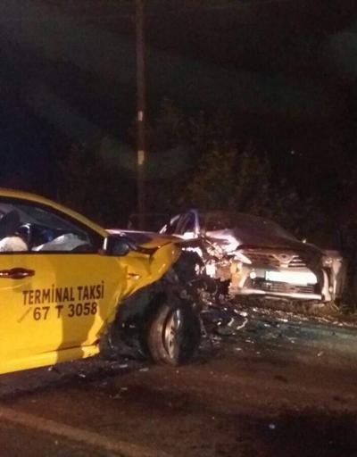 Ticari taksi ile otomobil çarpıştı: 6sı çocuk 9 yaralı