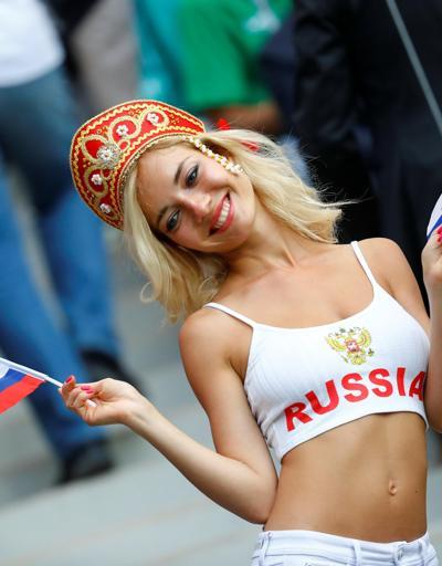 Rusya - Suudi Arabistan maçından tribün manzaraları