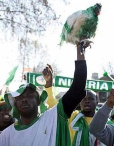 Stadyuma tavukla girmek isteyen Nijeryalı taraftarlara ret