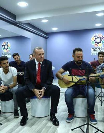 Erdoğan çay pankartını görünce gençleri kırmadı