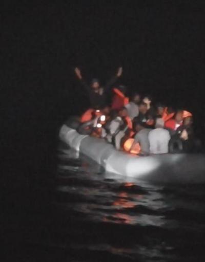 Kuşadası Körfezinde lastik botta 38 göçmen daha yakalandı