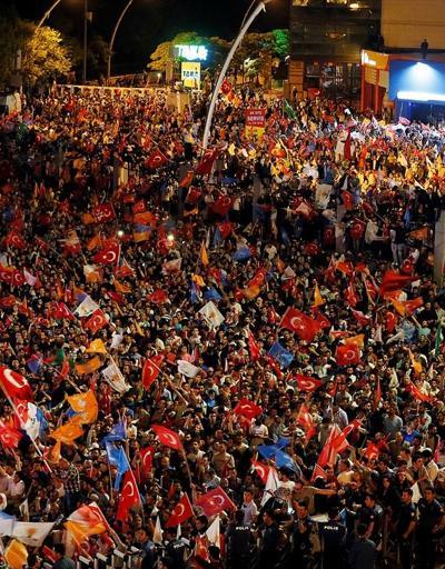 Erdoğan balkondan partilileri böyle selamladı