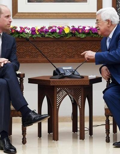 Prens William Ramallahta Mahmud Abbas ile görüştü