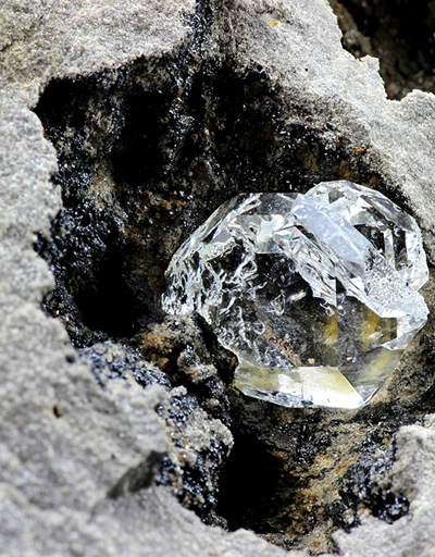 Yerkürenin derinliklerinde katrilyon ton elmas olabilir