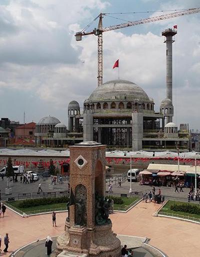 Taksim Camiinin minaresi yükselmeye başladı