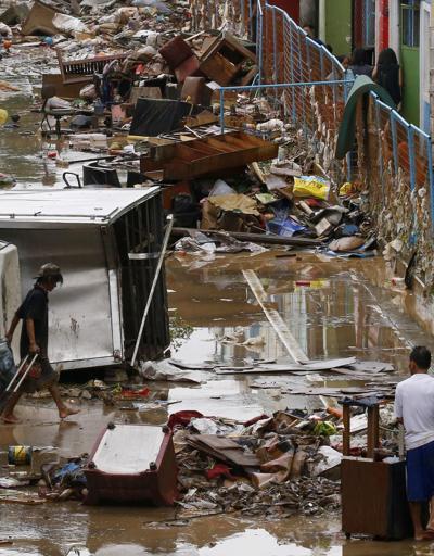 Filipinlerde sel faciası: 60 bin kişi tahliye edildi, 6 kişi öldü