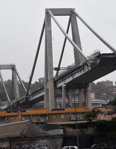 İtalyada köprü çöktü
