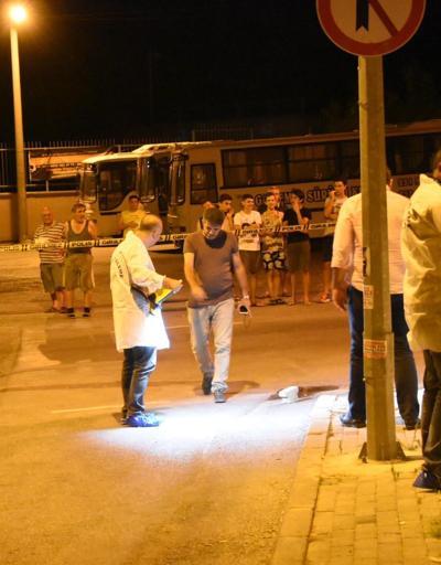 İzmirde sokağa ses bombası atan 3 kişi yakalandı