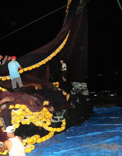Karadenizli balıkçılar Vira Bismillah dedi, palamutları topladı