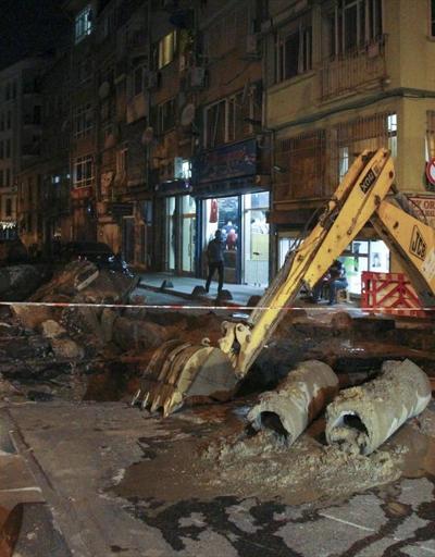İstanbulda yol çöktü