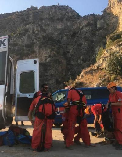 Kayalıklarda mahsur kalanlar 5 saat sonra kurtarıldı
