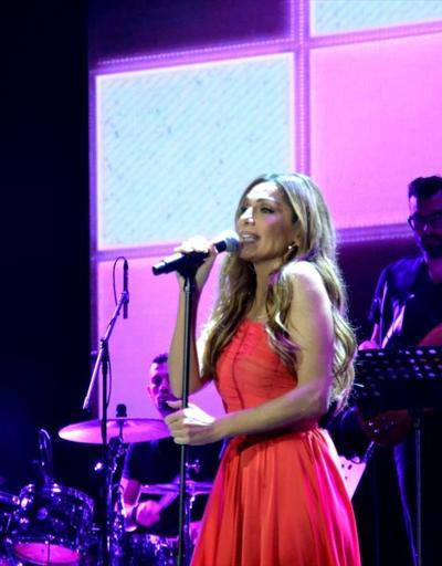 Yunan şarkıcı Despina Vandiden Harbiyede konser