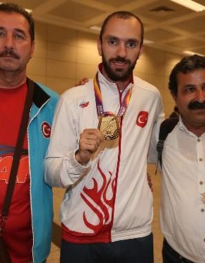 Ramil Guliyevin antrenörü Türk vatandaşı oldu
