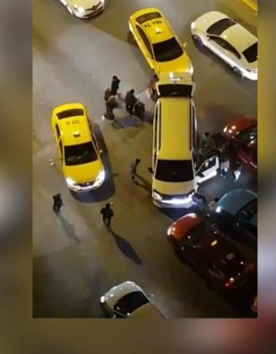 Taksiciler Uber aracına saldırdı