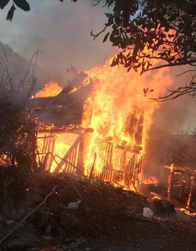 Kastamonuda meydana gelen yangında 9 ev yandı
