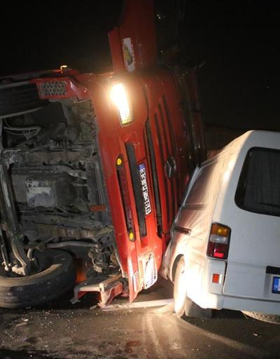 Anadolu Otoyolunda feci kaza: Minibüsün üzerine devrildi