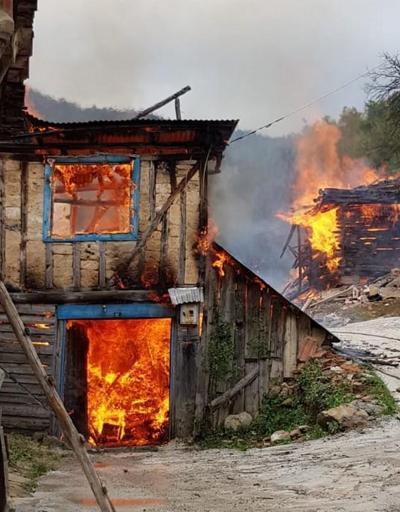 Kastamonuda 8 ev ve 1 ahır yandı