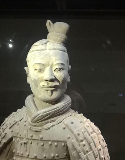 İşte Çinin 2 bin yıllık gizemli yer altı ordusu: Terracota askerleri