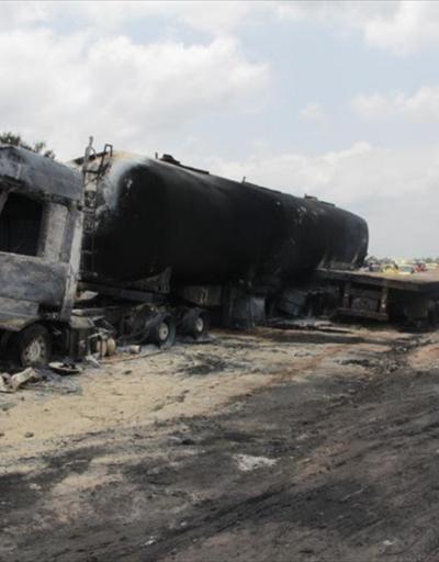 Yakıt tankeri ile kamyon çarpıştı: 50 ölü