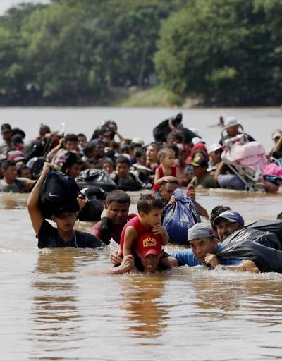 3 bin göçmen sınırda mahsur kaldı