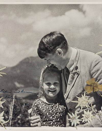 Hitlerin yahudi kız çocuğu ile fotoğrafı açık arttırmada