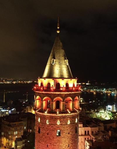 İstanbulun rengi turuncuya döndü