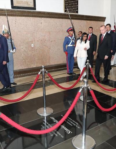 Cumhurbaşkanı Erdoğan Bolivarın mezarını ziyaret etti